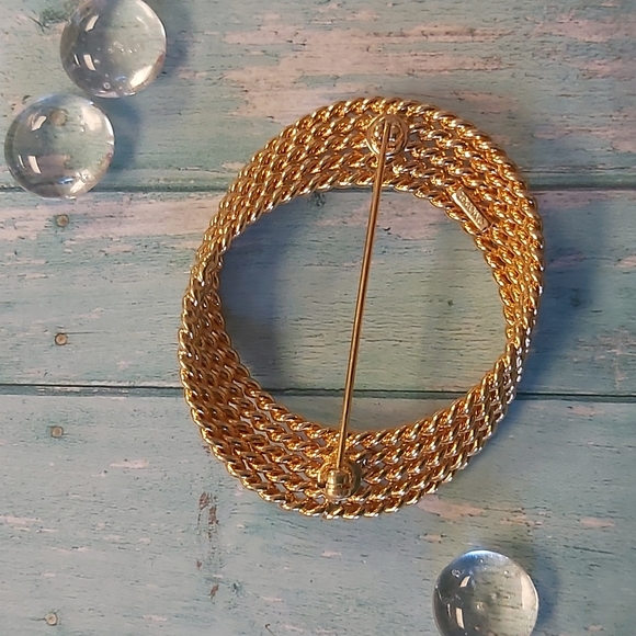 🕰 Vintage Monet Brooch - Picture 2 of 3